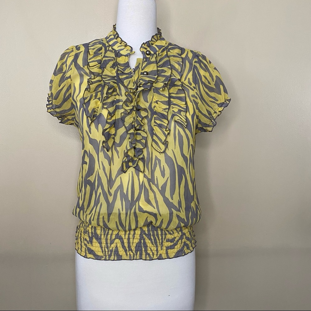 Women’s Sam & Max short sleeve animal print with ruffles & buttons gray & yellow